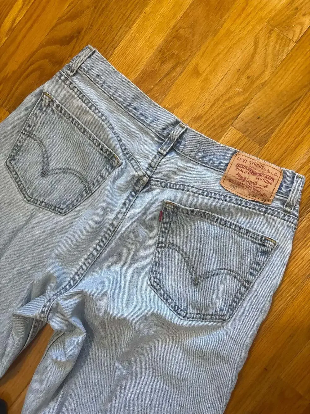 Vintage Levi's 560 Comfort Fit Light Wash Denim Jeans Size 34x32